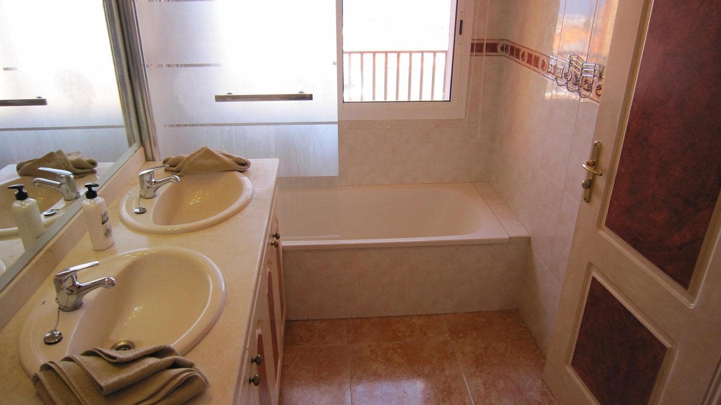 4 soverom Villa til salgs i Costa Adeje med svømmebasseng garasje - € 895 000 (Ref: 8002944)