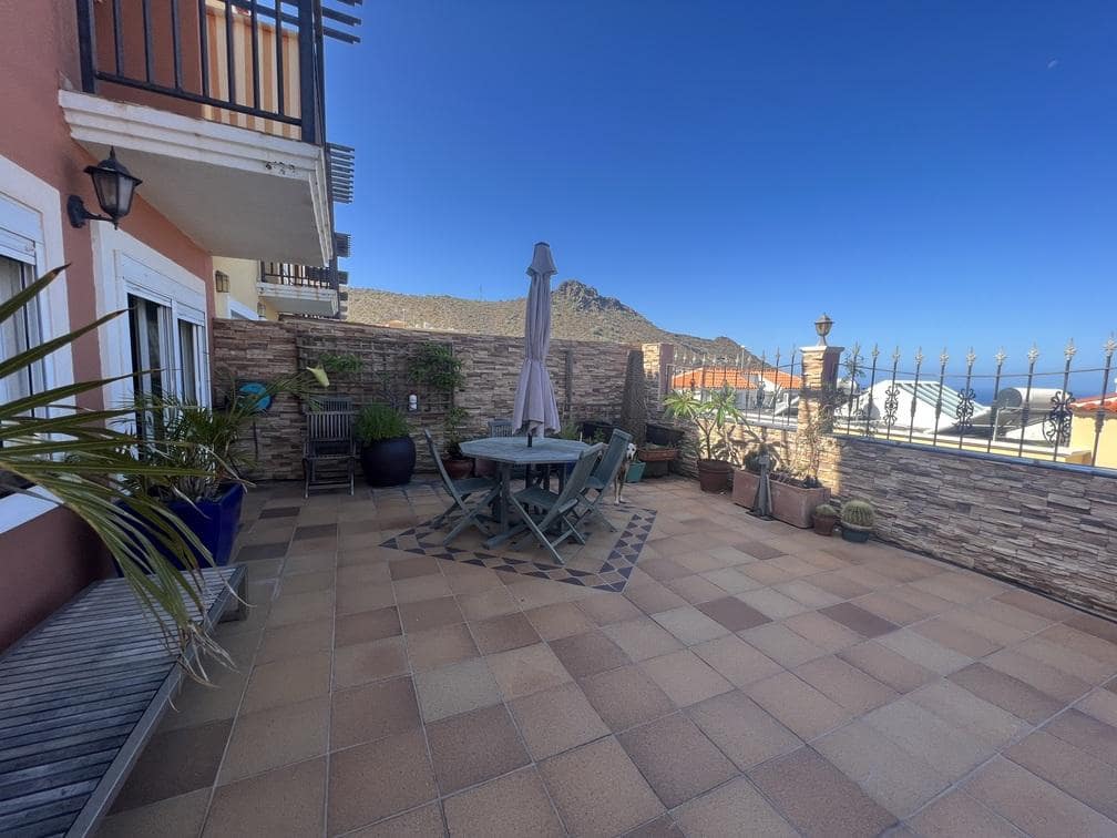 4 soverom Villa til salgs i Costa Adeje med svømmebasseng garasje - € 895 000 (Ref: 8002944)