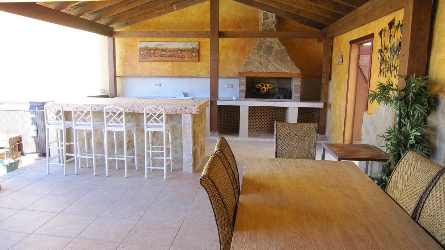 4 soverom Villa til salgs i Costa Adeje med svømmebasseng garasje - € 895 000 (Ref: 8002944)