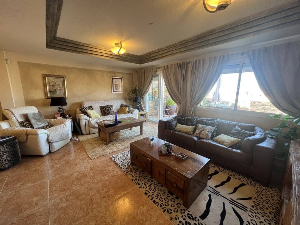 4 soverom Villa til salgs i Costa Adeje med svømmebasseng garasje - € 895 000 (Ref: 8002944)