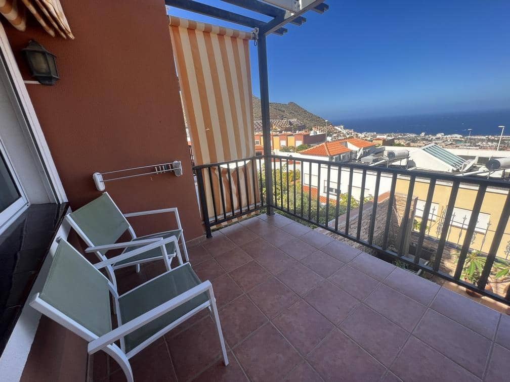 4 soverom Villa til salgs i Costa Adeje med svømmebasseng garasje - € 895 000 (Ref: 8002944)