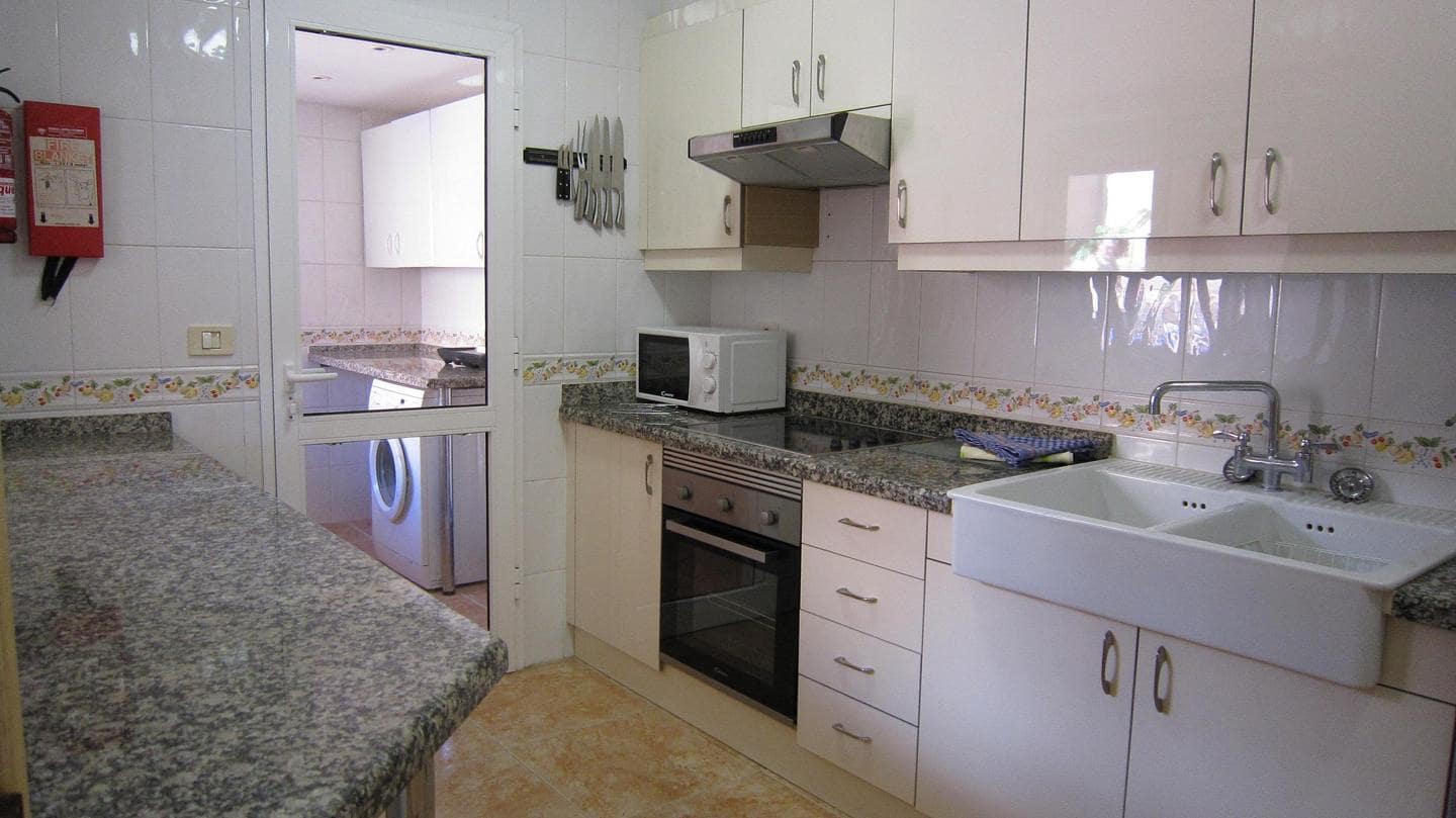 4 soverom Villa til salgs i Costa Adeje med svømmebasseng garasje - € 895 000 (Ref: 8002944)