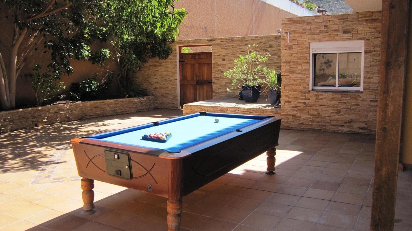 4 soverom Villa til salgs i Costa Adeje med svømmebasseng garasje - € 895 000 (Ref: 8002944)