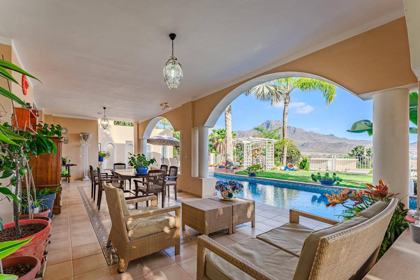 5 soverom Villa til salgs i La Caleta Adeje med svømmebasseng garasje - € 4 990 000 (Ref: 8005461)