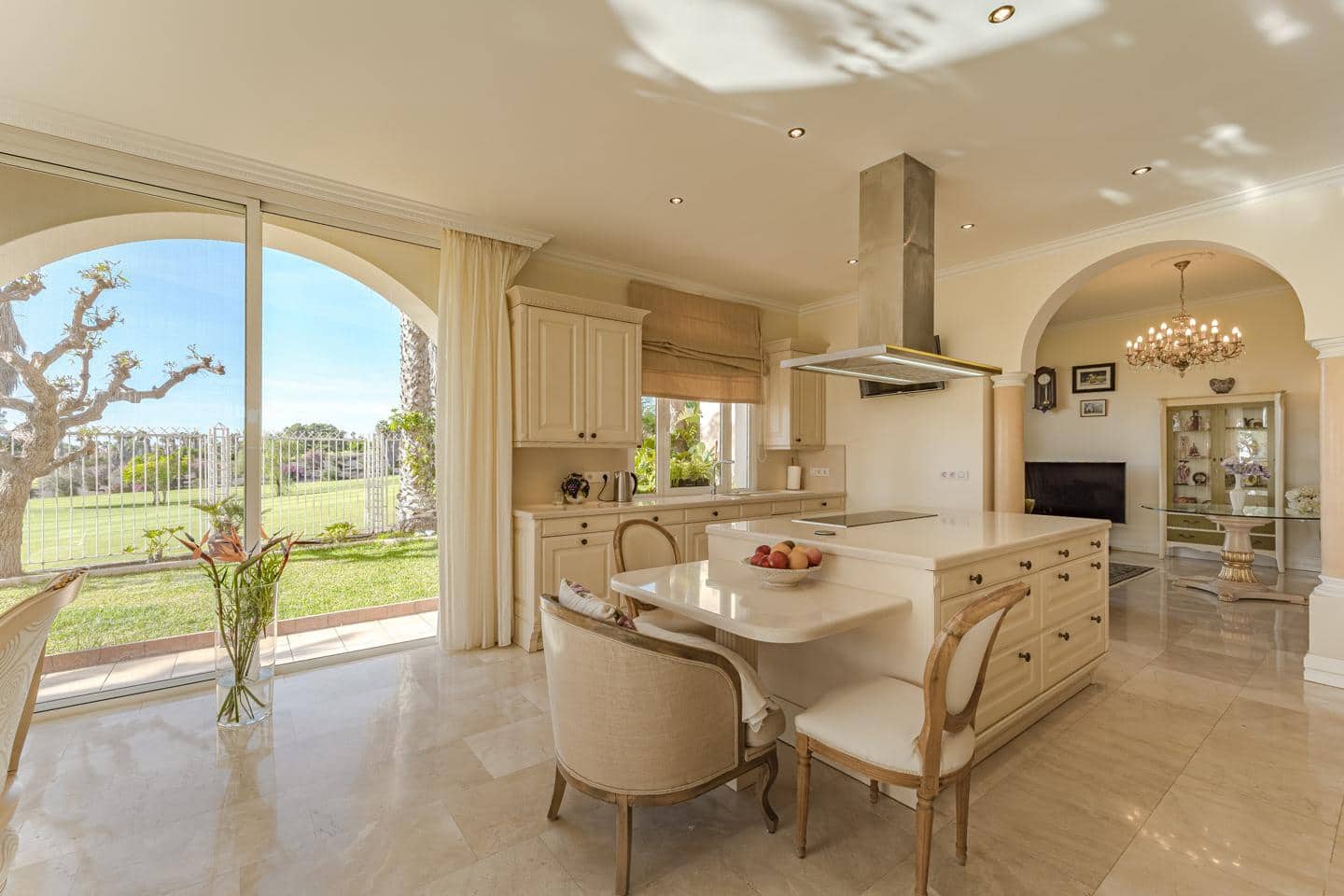 5 soverom Villa til salgs i La Caleta Adeje med svømmebasseng garasje - € 4 990 000 (Ref: 8005461)