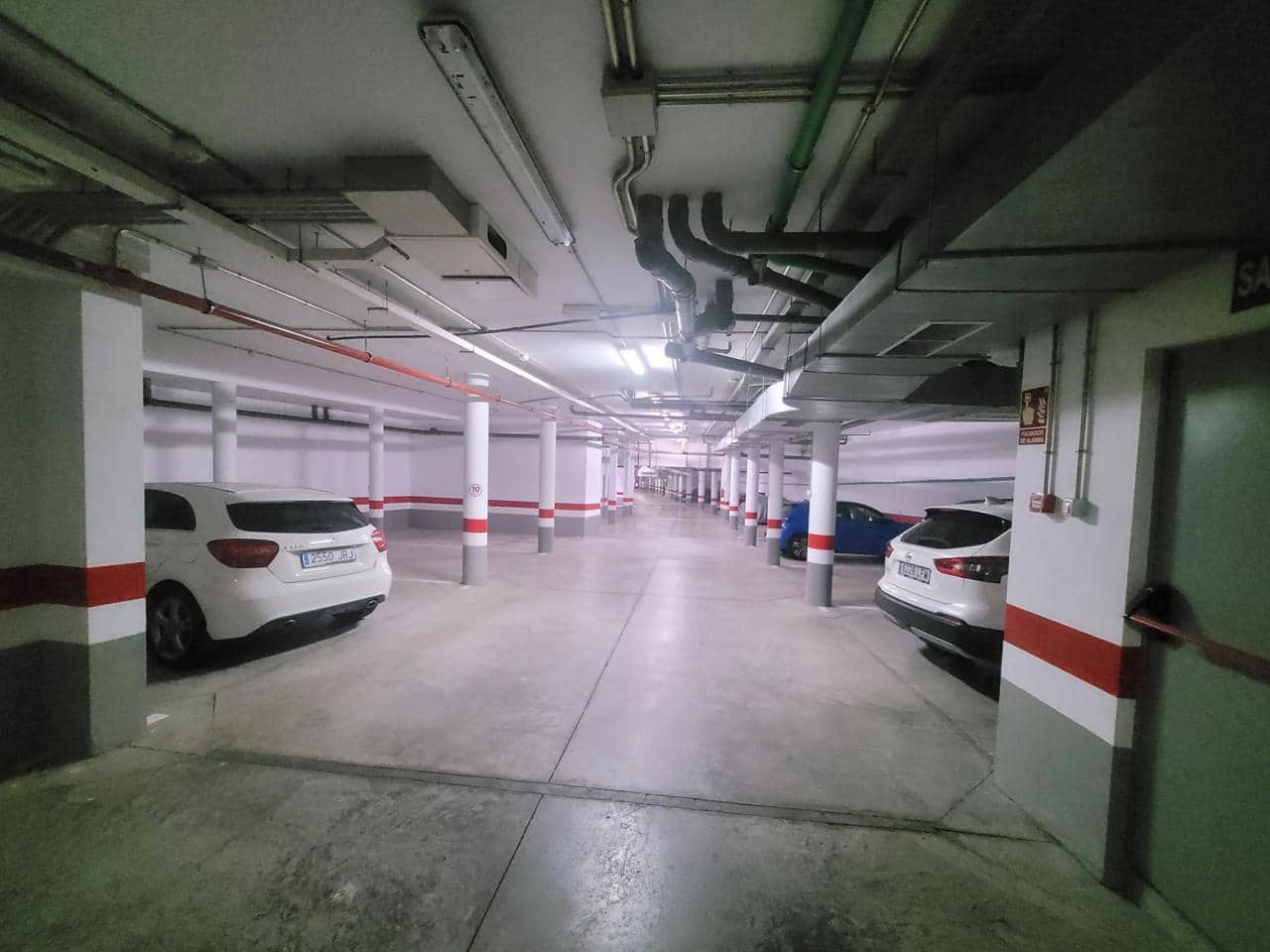 2 makuuhuone Asunto myytävänä paikassa La Caleta Adeje mukana uima-altaan 
autotalli - 850 000 € (Ref: 8017035)