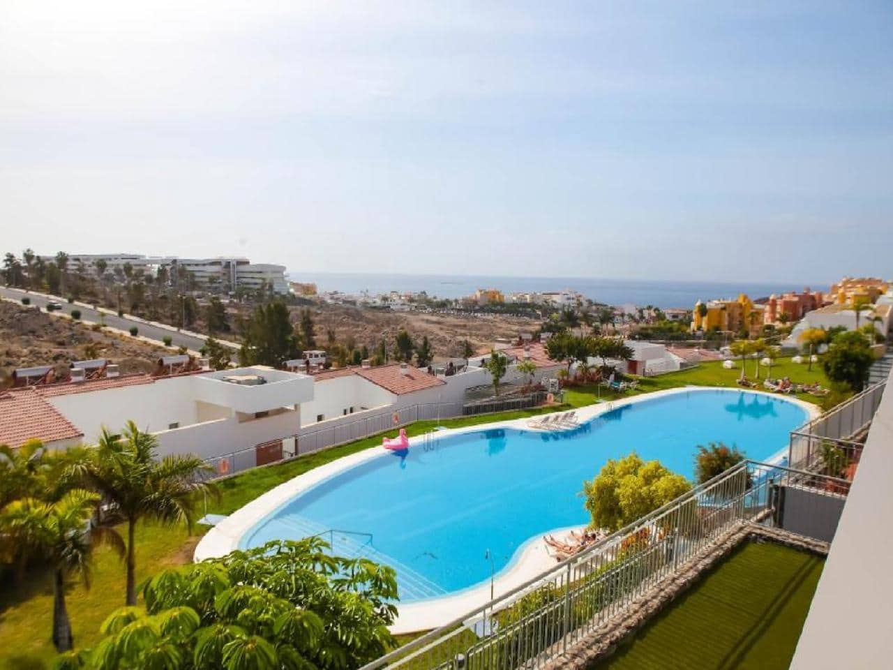 2 makuuhuone Asunto myytävänä paikassa La Caleta Adeje mukana uima-altaan 
autotalli - 850 000 € (Ref: 8017035)