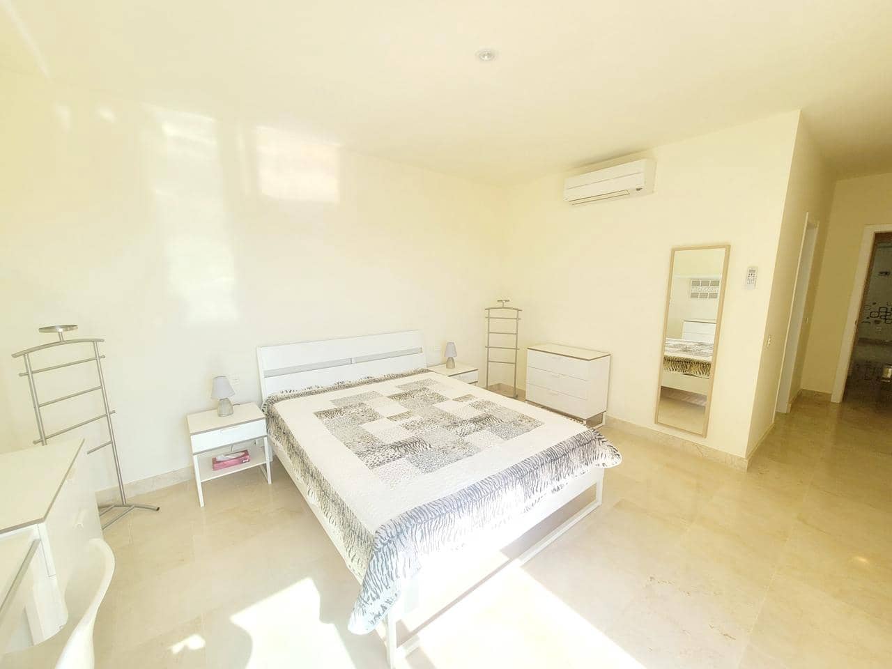 2 makuuhuone Asunto myytävänä paikassa La Caleta Adeje mukana uima-altaan 
autotalli - 850 000 € (Ref: 8017035)