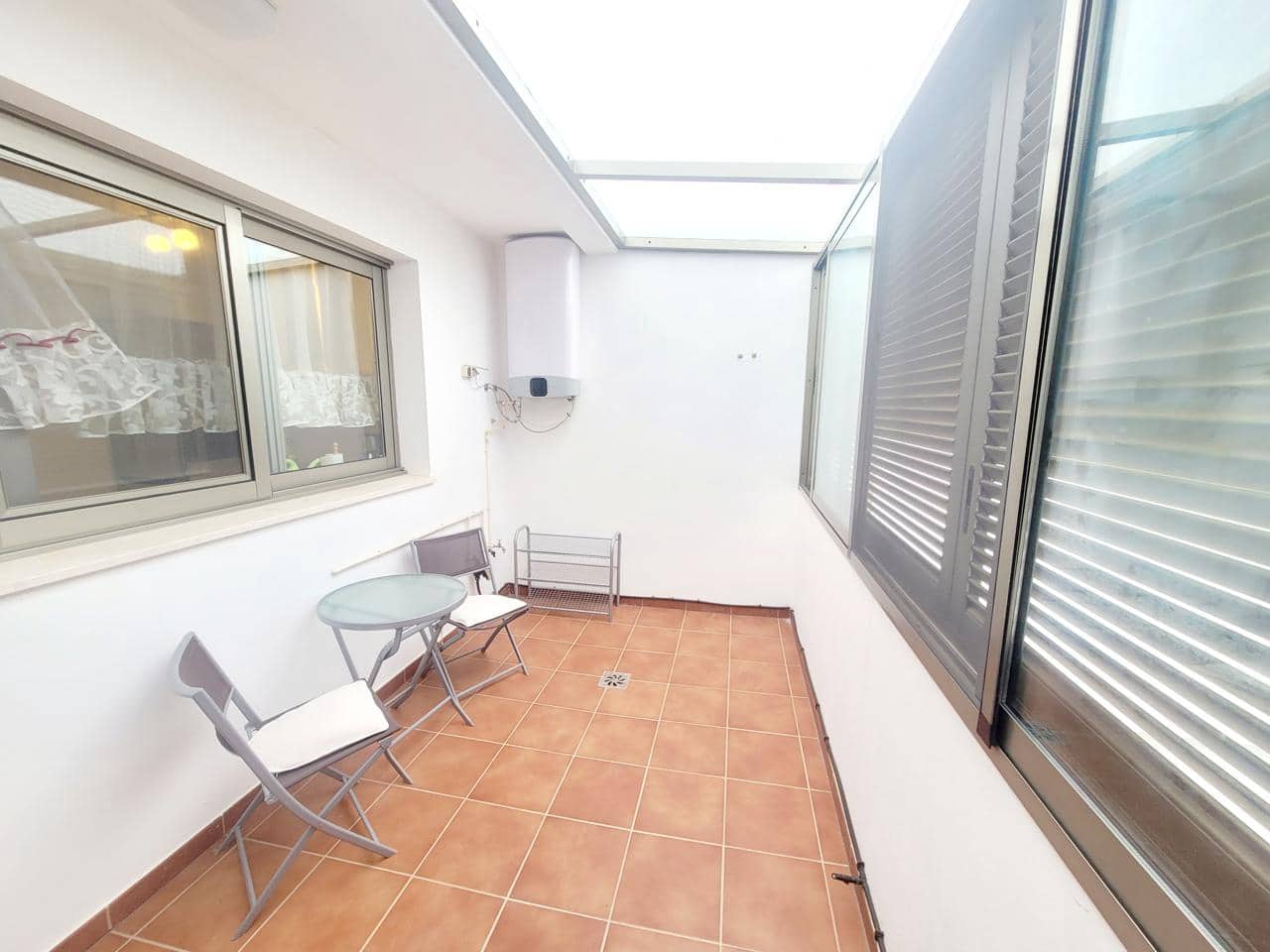 2 makuuhuone Asunto myytävänä paikassa La Caleta Adeje mukana uima-altaan 
autotalli - 850 000 € (Ref: 8017035)