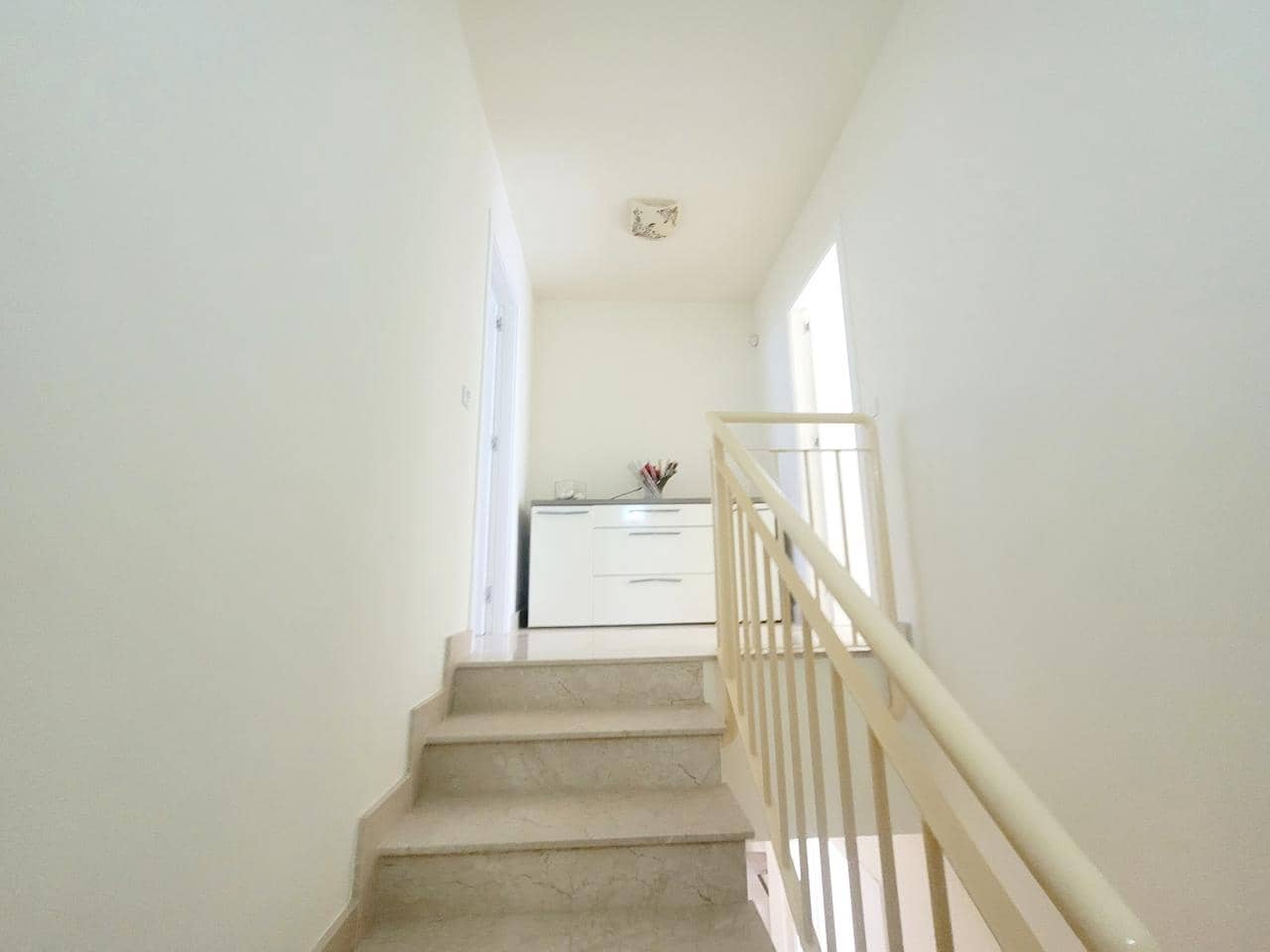 2 makuuhuone Asunto myytävänä paikassa La Caleta Adeje mukana uima-altaan 
autotalli - 850 000 € (Ref: 8017035)