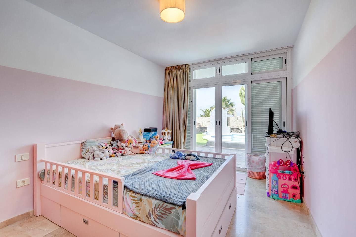 4 quarto Moradia para venda em Costa Adeje com piscina garagem - 1 180 000 € (Ref: 8019180)