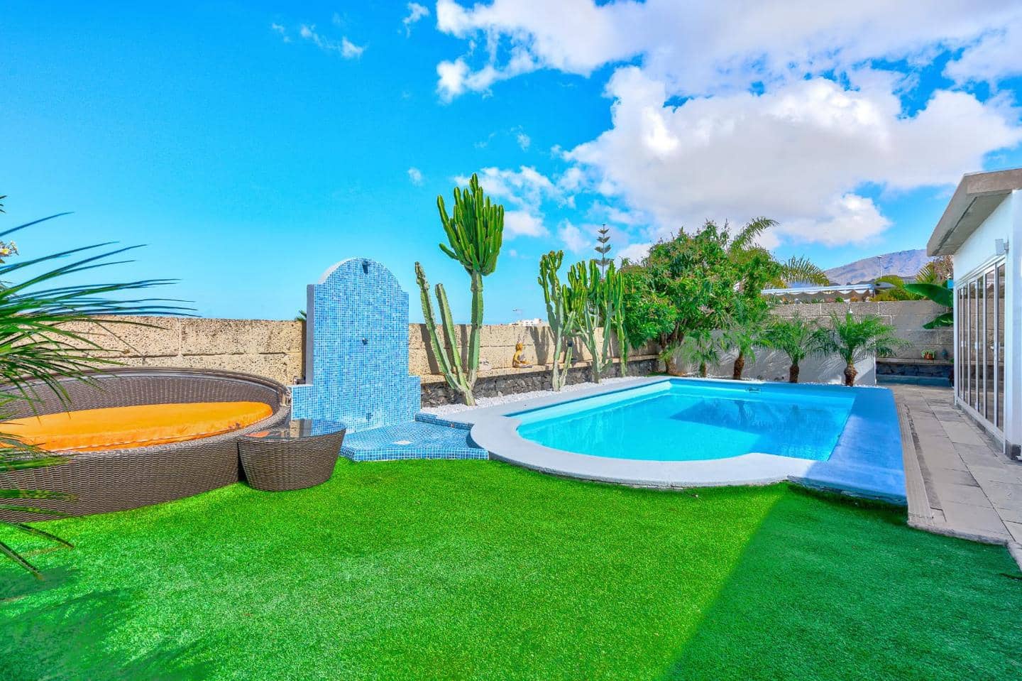 4 quarto Moradia para venda em Costa Adeje com piscina garagem - 1 180 000 € (Ref: 8019180)