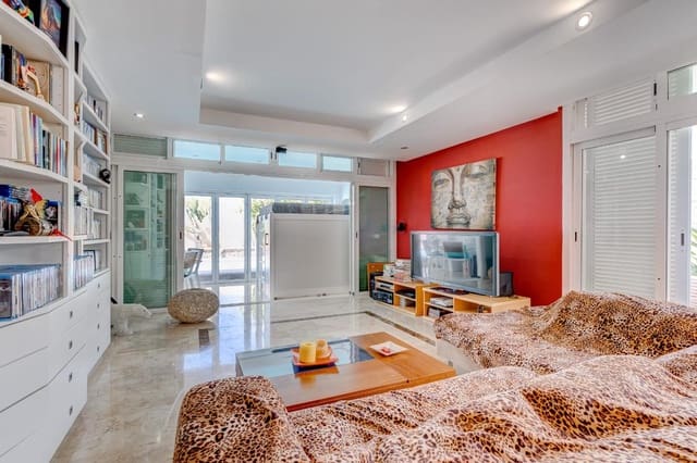 Chalet de 4 habitaciones en Playa de Fañabé Alto, Adeje en venta con piscina garaje - 1.180.000 € (Ref: 8019180)