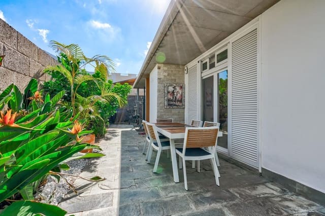 Chalet de 4 habitaciones en Playa de Fañabé Alto, Adeje en venta con piscina garaje - 1.180.000 € (Ref: 8019180)