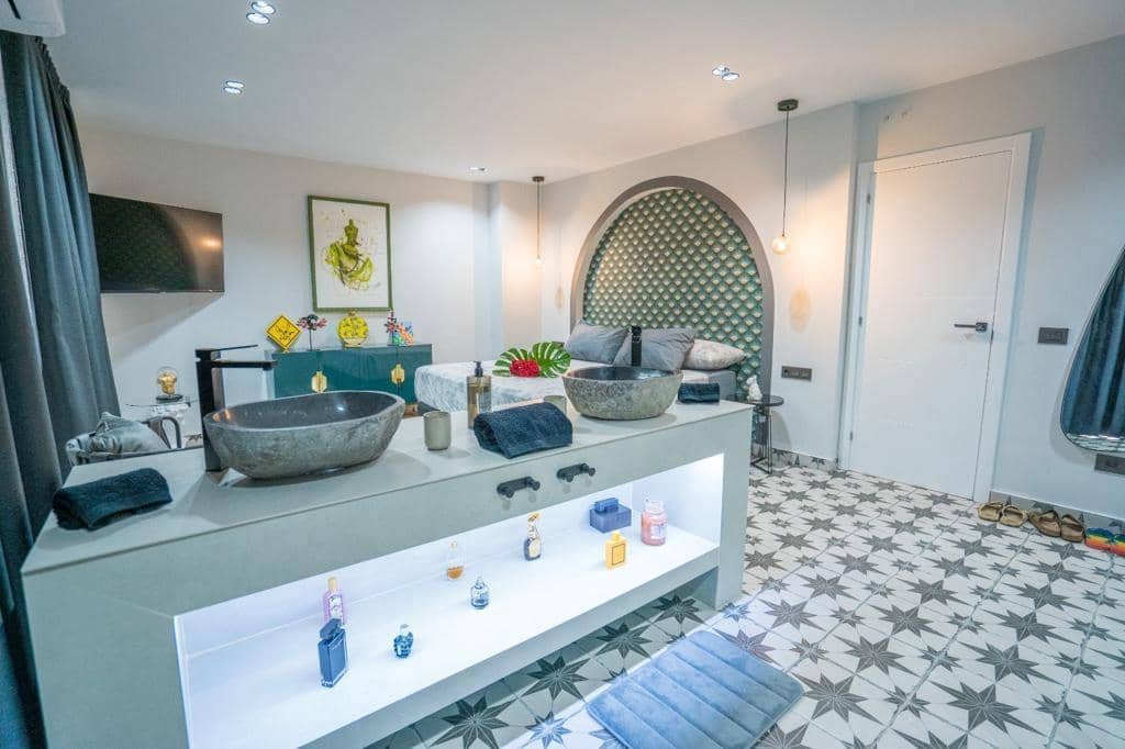 5 soverom Villa til salgs i Playa Paraiso med svømmebasseng garasje - € 1 555 000 (Ref: 8050352)