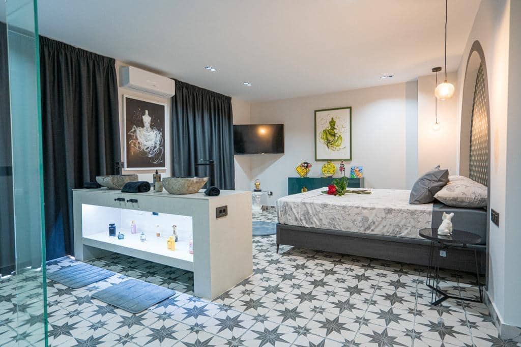 5 soverom Villa til salgs i Playa Paraiso med svømmebasseng garasje - € 1 555 000 (Ref: 8050352)