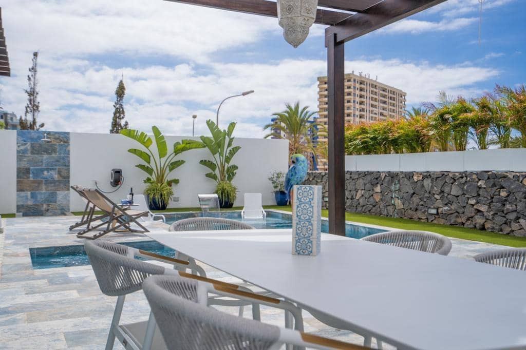 5 soverom Villa til salgs i Playa Paraiso med svømmebasseng garasje - € 1 555 000 (Ref: 8050352)