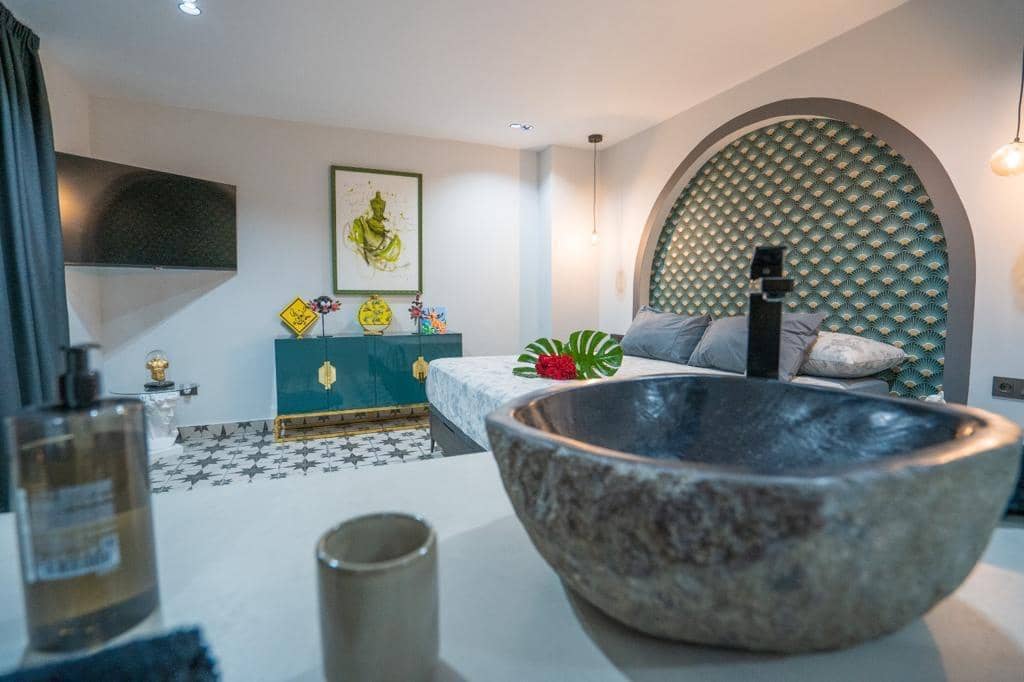 5 soverom Villa til salgs i Playa Paraiso med svømmebasseng garasje - € 1 555 000 (Ref: 8050352)