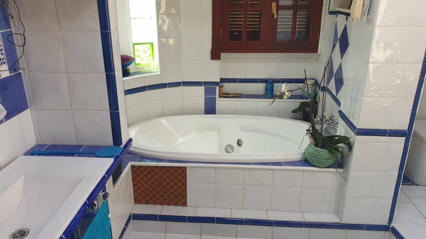 2 soveværelse Finca/Landehus til salg i Arona med swimmingpool garage - € 2.000.000 (Ref: 8309521)