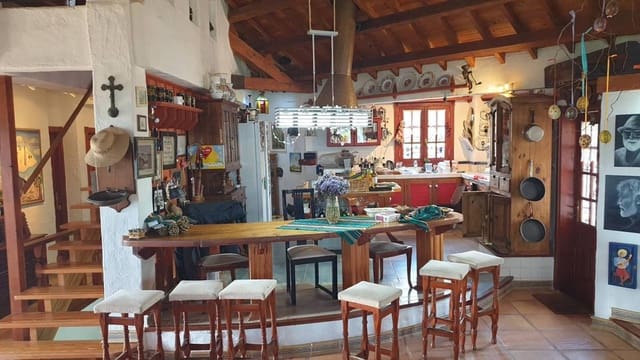 2 bedroom Finca/Country House for sale in Arona with pool garage - € 2,000,000 (Ref: 8309521)