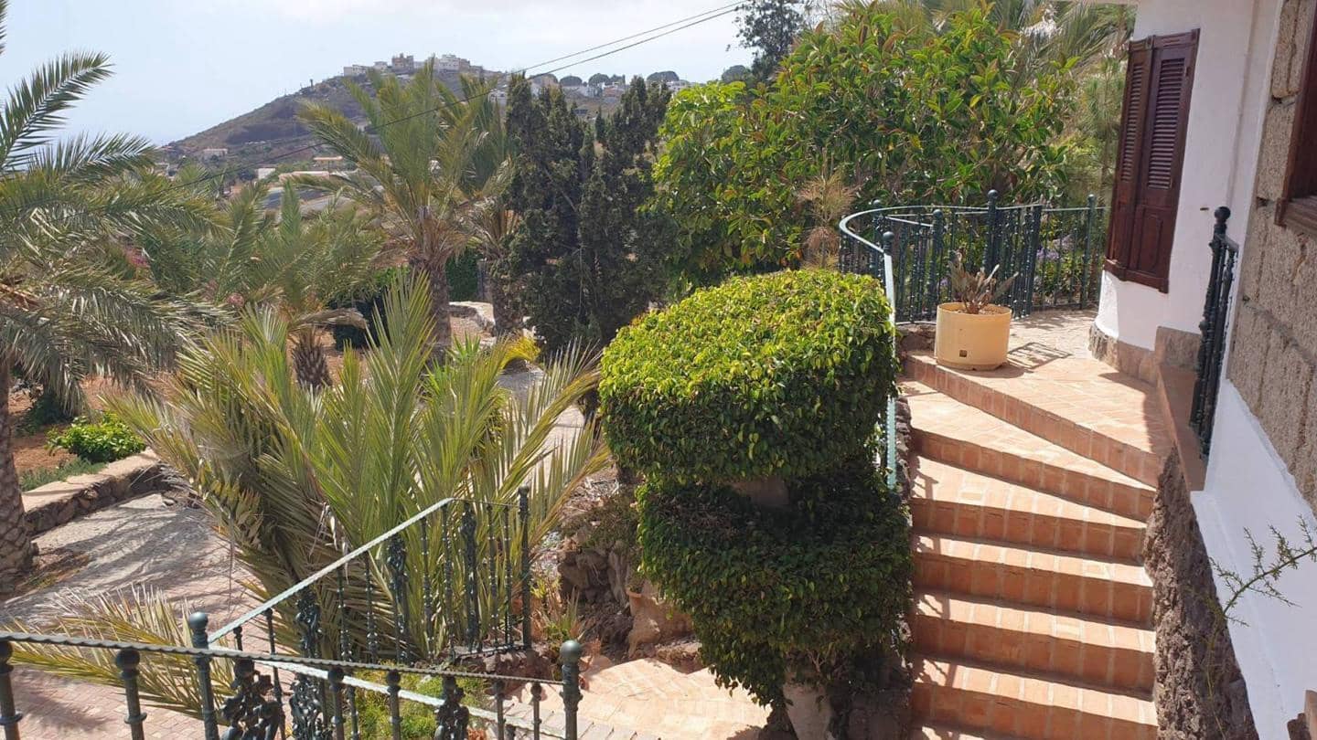 2 soveværelse Finca/Landehus til salg i Arona med swimmingpool garage - € 2.000.000 (Ref: 8309521)