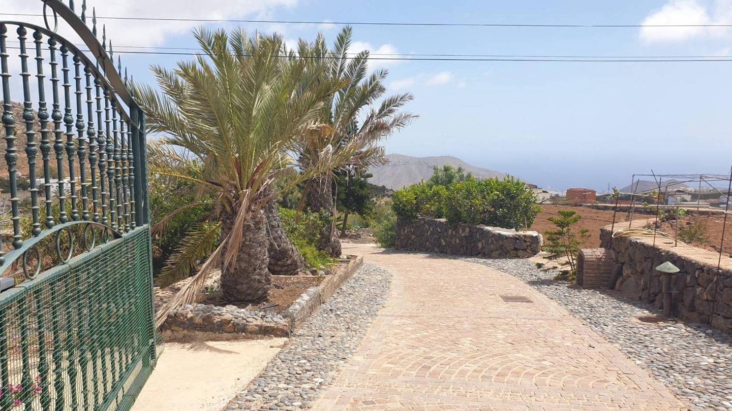 2 soveværelse Finca/Landehus til salg i Arona med swimmingpool garage - € 2.000.000 (Ref: 8309521)