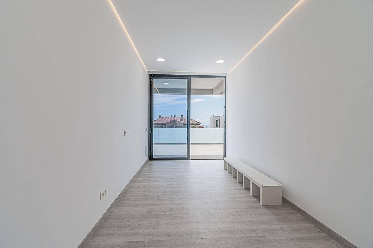 4 bedroom Villa for sale in Costa Adeje with pool garage - € 1,900,000 (Ref: 8343980)