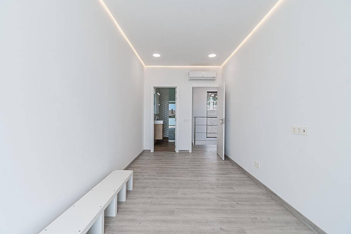 4 bedroom Villa for sale in Costa Adeje with pool garage - € 1,900,000 (Ref: 8343980)