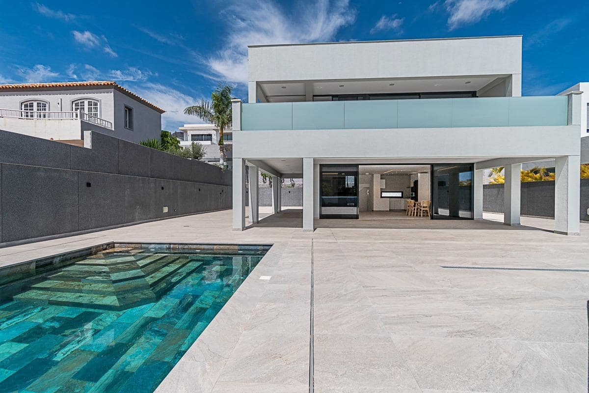 4 bedroom Villa for sale in Costa Adeje with pool garage - € 1,900,000 (Ref: 8343980)