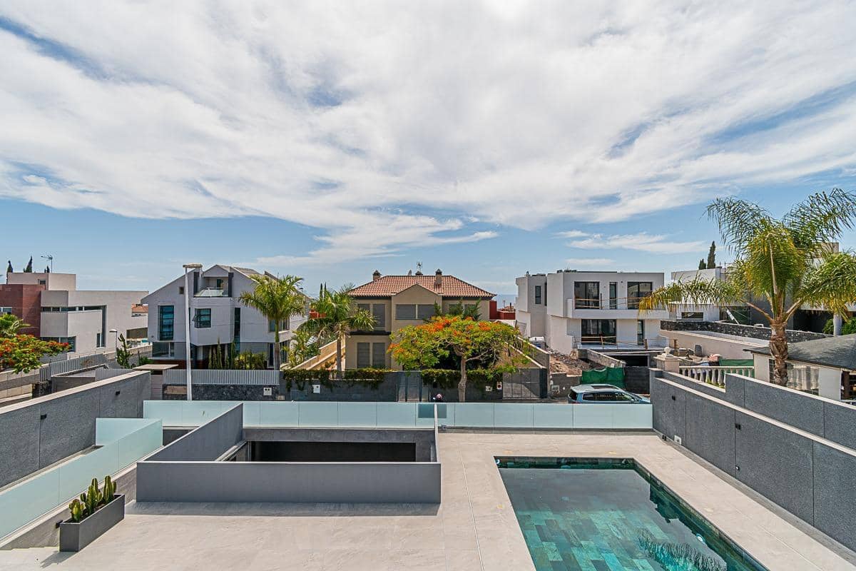 4 bedroom Villa for sale in Costa Adeje with pool garage - € 1,900,000 (Ref: 8343980)