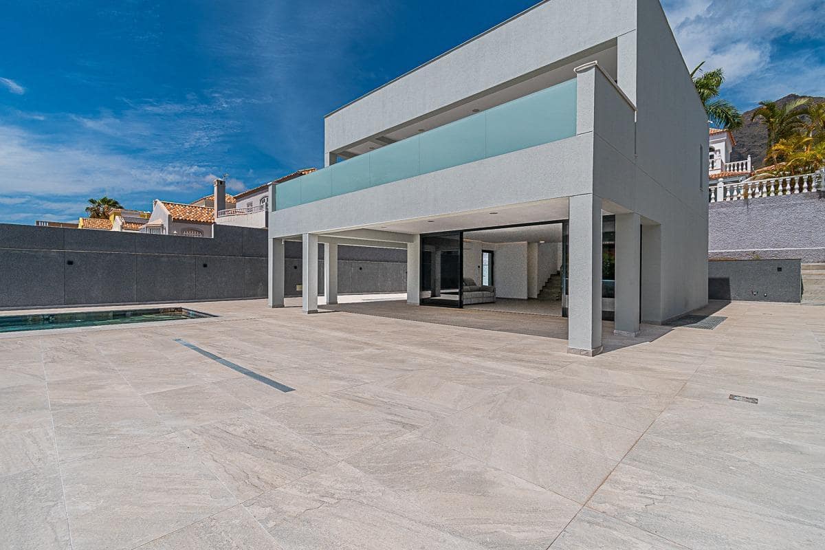4 bedroom Villa for sale in Costa Adeje with pool garage - € 1,900,000 (Ref: 8343980)
