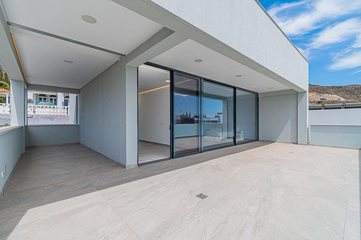 4 bedroom Villa for sale in Costa Adeje with pool garage - € 1,900,000 (Ref: 8343980)