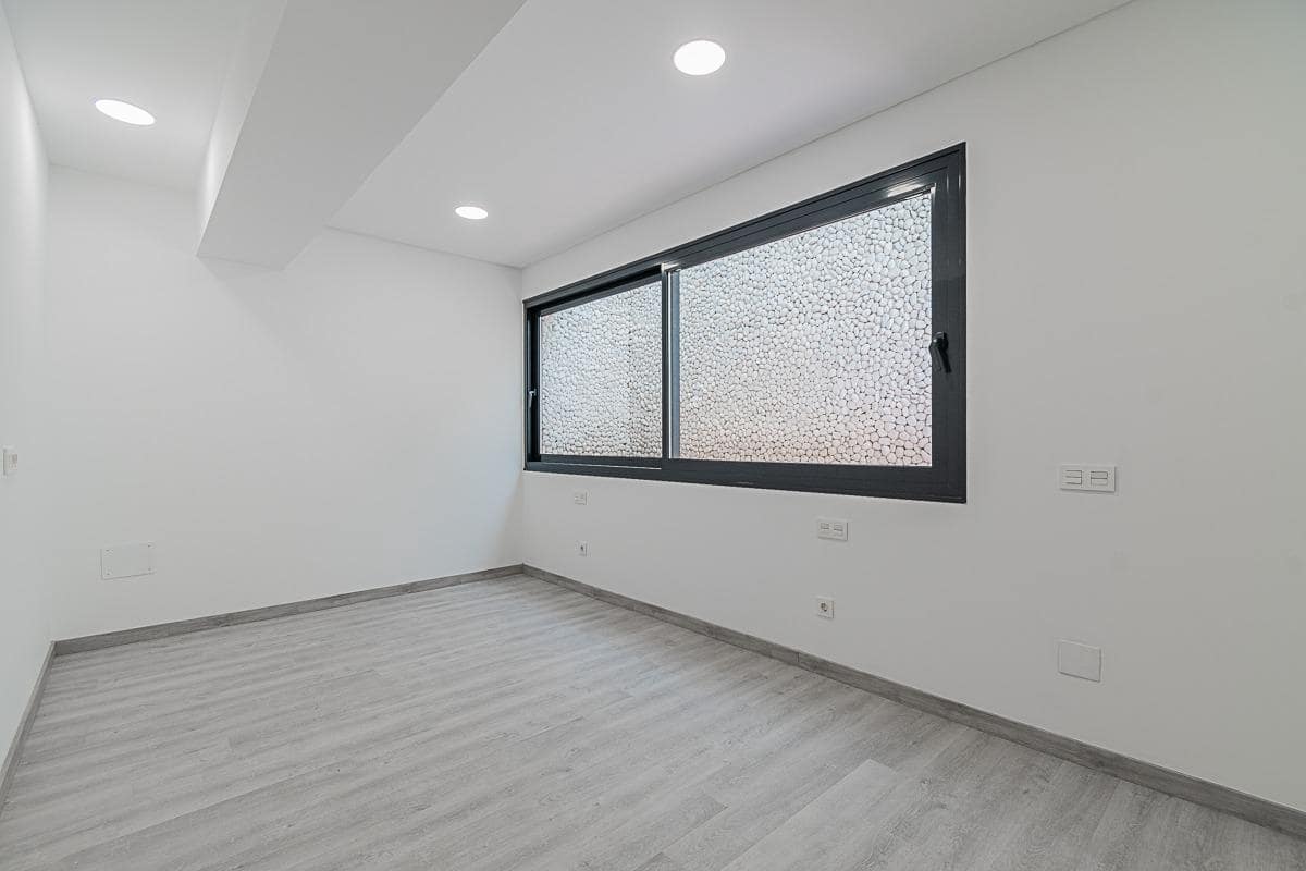 4 bedroom Villa for sale in Costa Adeje with pool garage - € 1,900,000 (Ref: 8343980)