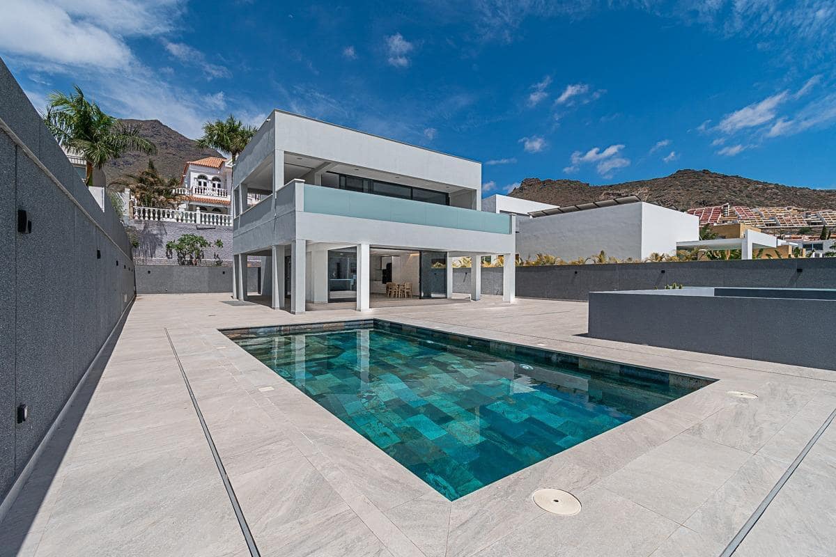 4 bedroom Villa for sale in Costa Adeje with pool garage - € 1,900,000 (Ref: 8343980)