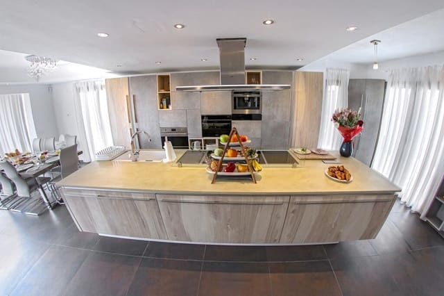 3 Zimmer Villa zu verkaufen in Chayofa, Arona mit Pool - 990.000 € (Ref: 8555794)