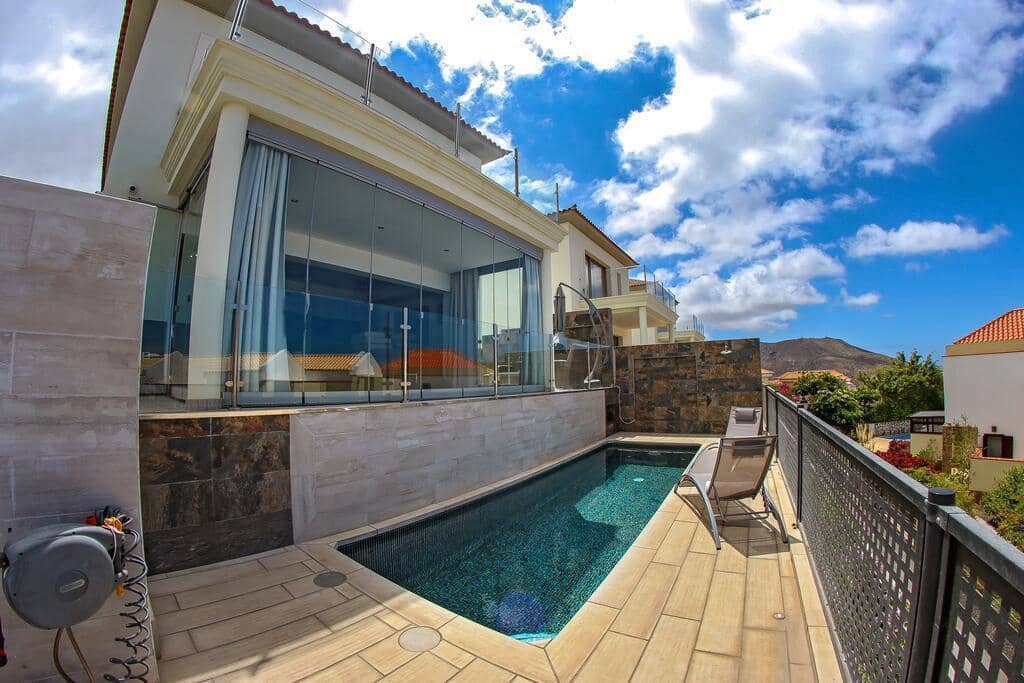 3 soveværelse Villa til salg i Chayofa med swimmingpool - € 990.000 (Ref: 8555794)