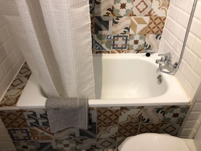 Piso en Los Cristianos, Arona en venta con piscina - 210.000 € (Ref: 8623453)