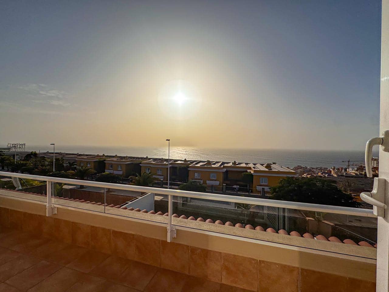 4 soveværelse Villa til salg i Puerto Santiago med swimmingpool garage - € 995.000 (Ref: 8698739)