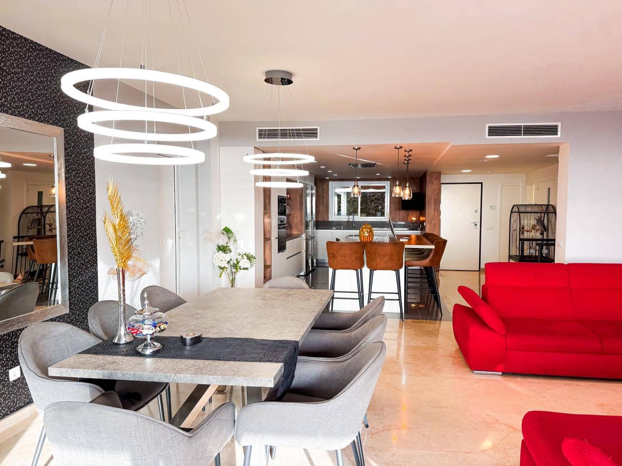 4 soveværelse Villa til salg i Puerto Santiago med swimmingpool garage - € 995.000 (Ref: 8698739)