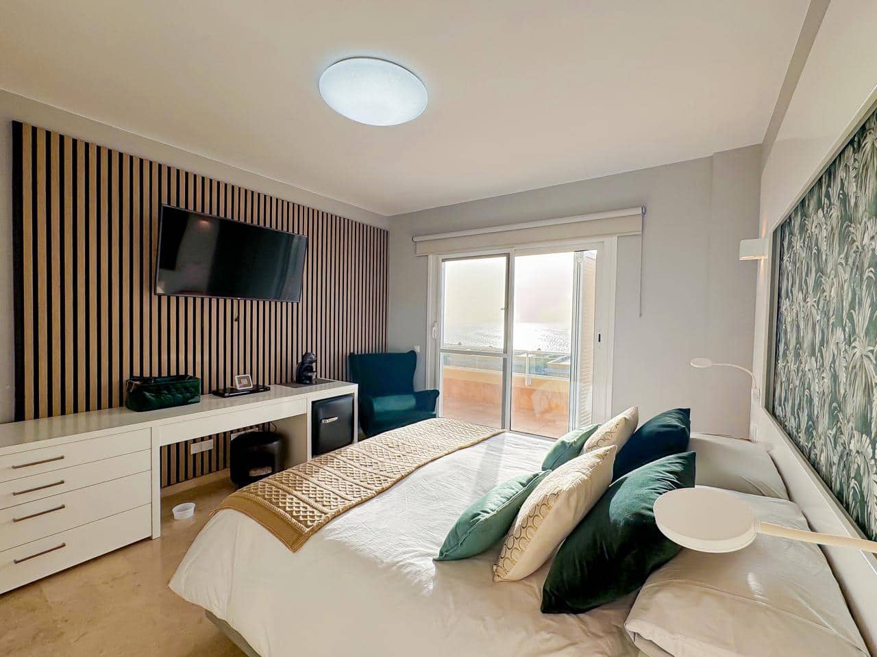 4 soveværelse Villa til salg i Puerto Santiago med swimmingpool garage - € 995.000 (Ref: 8698739)