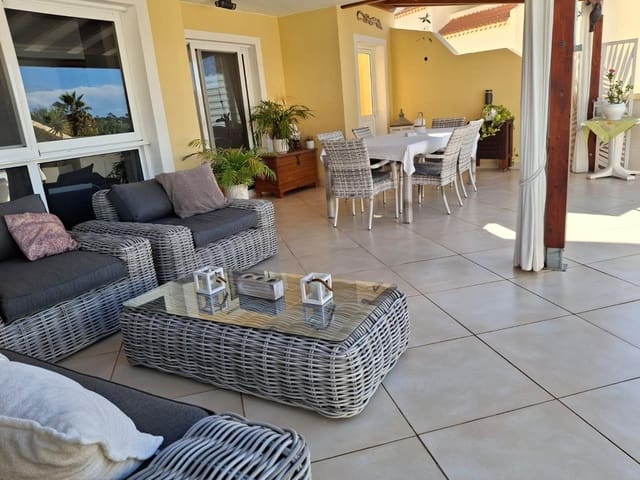 Chalet de 3 habitaciones en Playa de Fañabé Alto, Adeje en venta con piscina - 950.000 € (Ref: 8736928)