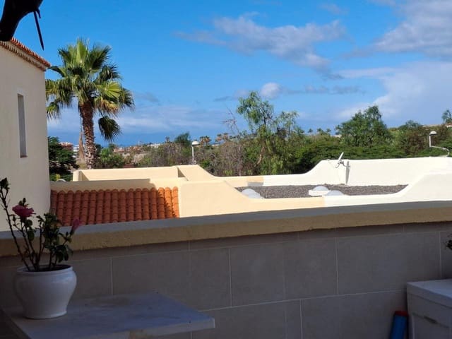 Chalet de 3 habitaciones en Playa de Fañabé Alto, Adeje en venta con piscina - 950.000 € (Ref: 8736928)