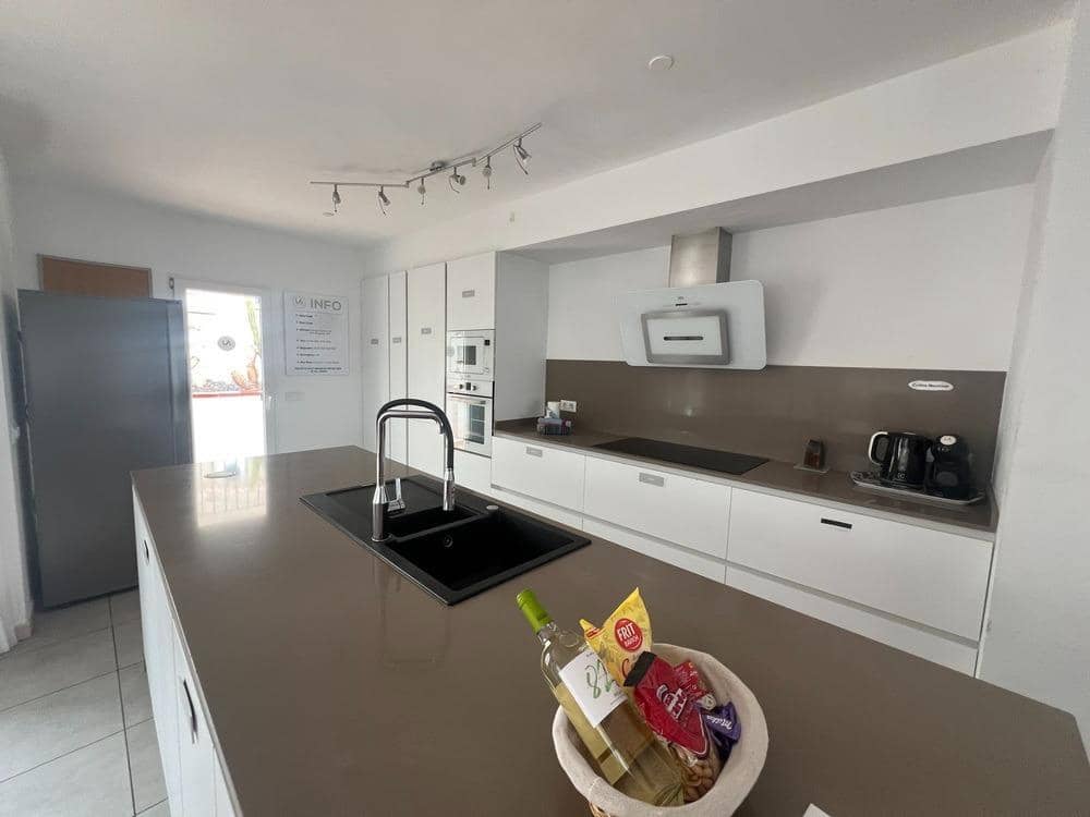 5 sovrum Villa till salu i Costa Adeje med pool garage - 1 600 000 € (Ref: 8785585)