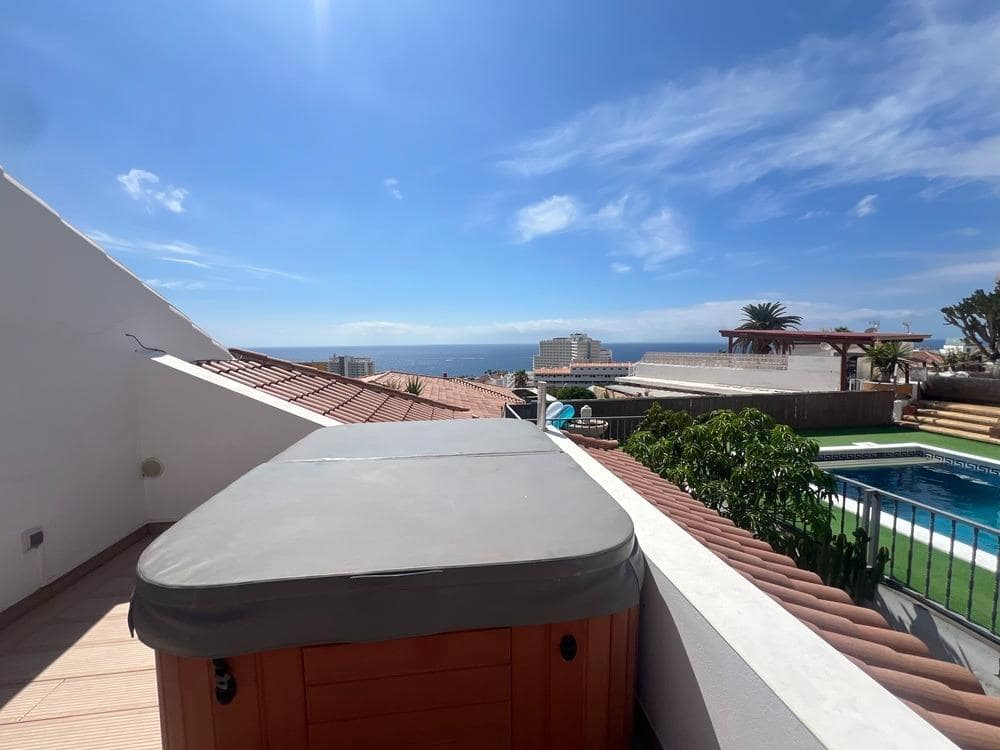 5 sovrum Villa till salu i Costa Adeje med pool garage - 1 600 000 € (Ref: 8785585)