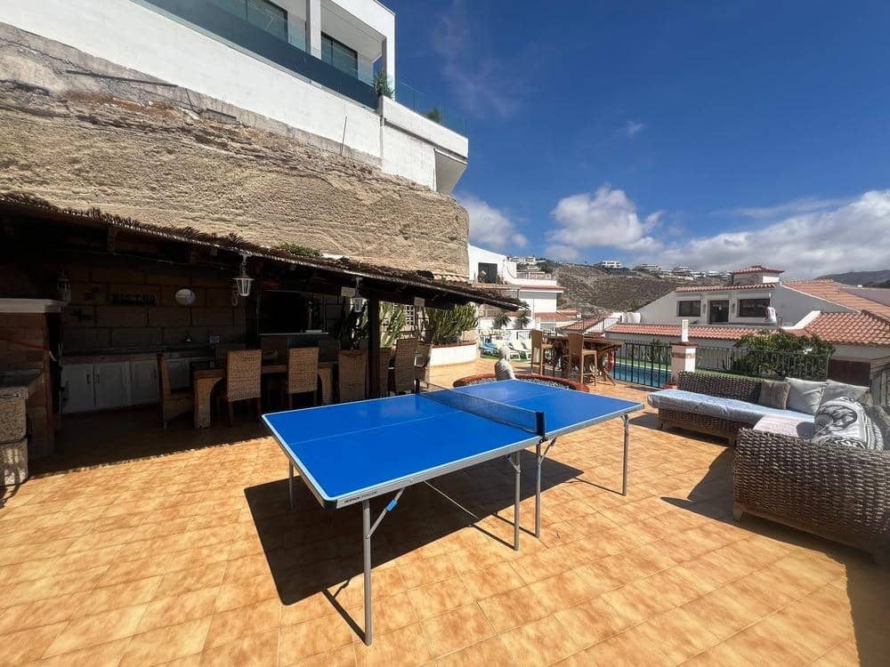 5 sovrum Villa till salu i Costa Adeje med pool garage - 1 600 000 € (Ref: 8785585)