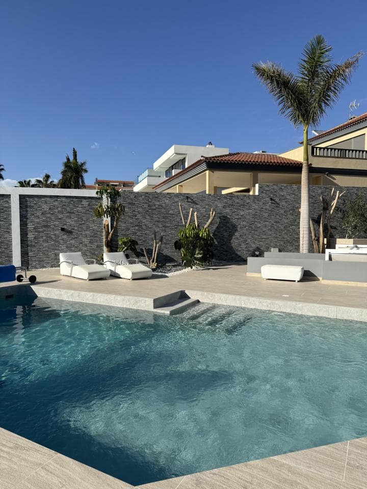 5 soveværelse Villa til salg i Costa Adeje med swimmingpool garage - € 2.520.000 (Ref: 8790877)