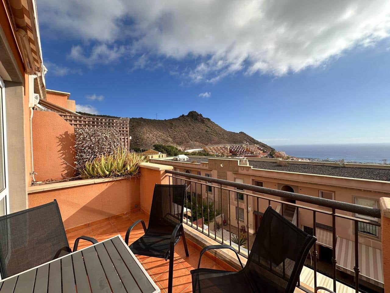 2 soverom Leilighet til salgs i Costa Adeje med svømmebasseng - € 350 000 (Ref: 8913666)