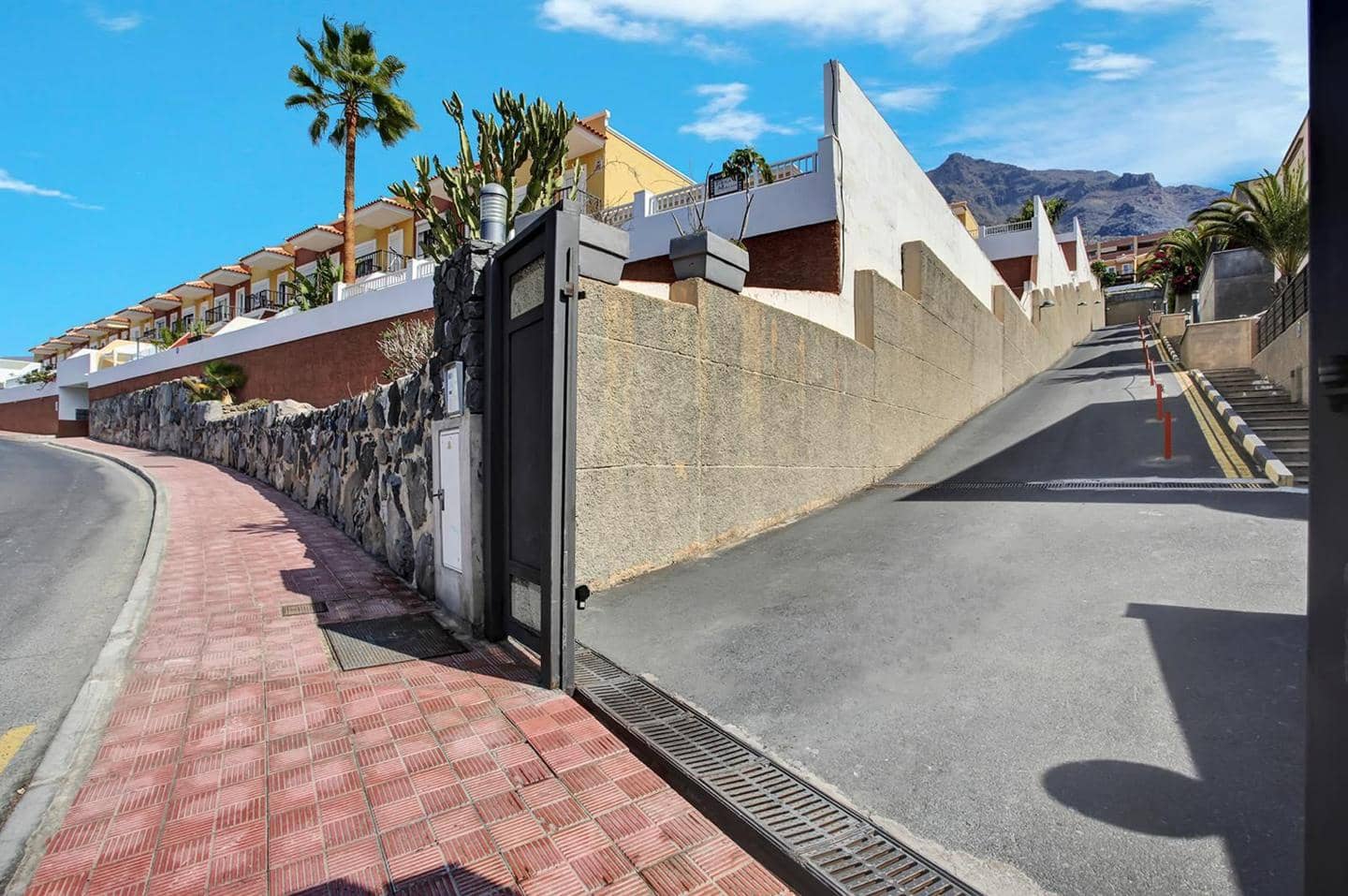 2 soverom Leilighet til salgs i Costa Adeje med svømmebasseng - € 350 000 (Ref: 8913666)