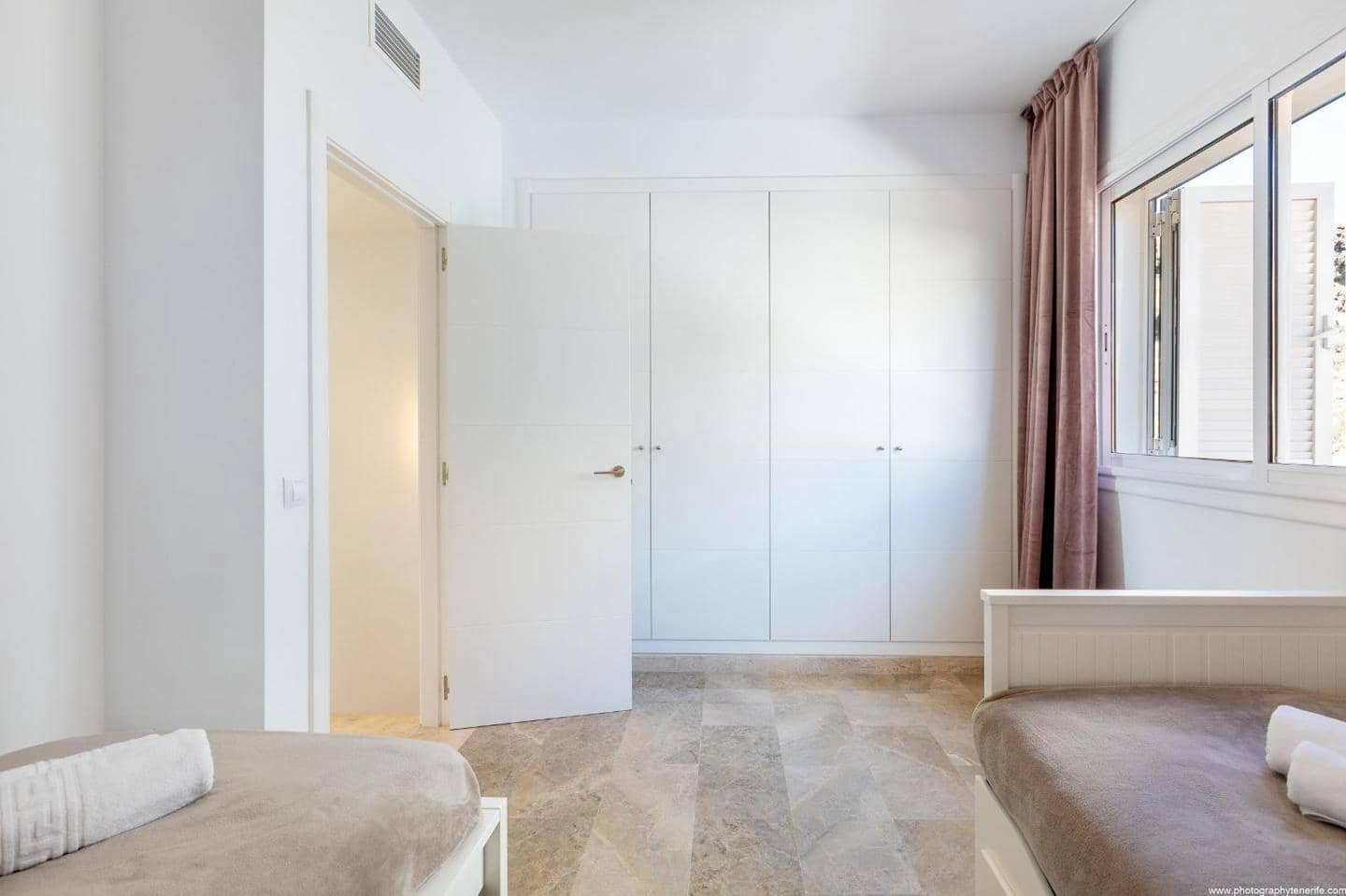 2 soveværelse Lejlighed til salg i Puerto Santiago med swimmingpool garage - € 465.000 (Ref: 8960622)