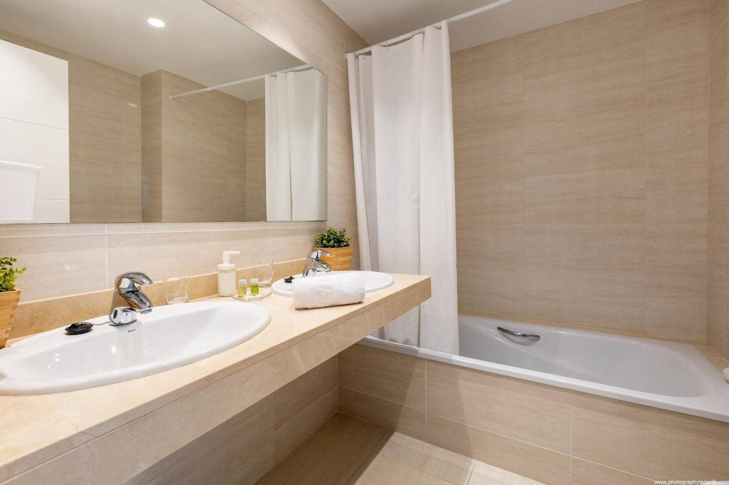 2 soveværelse Lejlighed til salg i Puerto Santiago med swimmingpool garage - € 465.000 (Ref: 8960622)